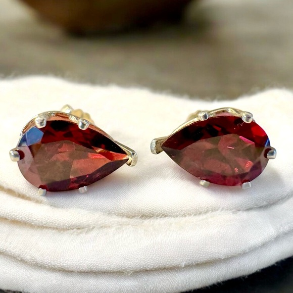 Exquisite Pear Garnet Sterling Silver Earrings - Picture 1 of 14